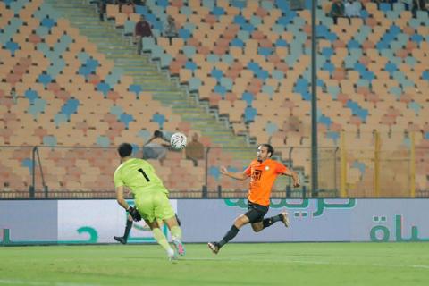 فيديو – طرد محمد عواد في مباراة البنك الأهلي ضد